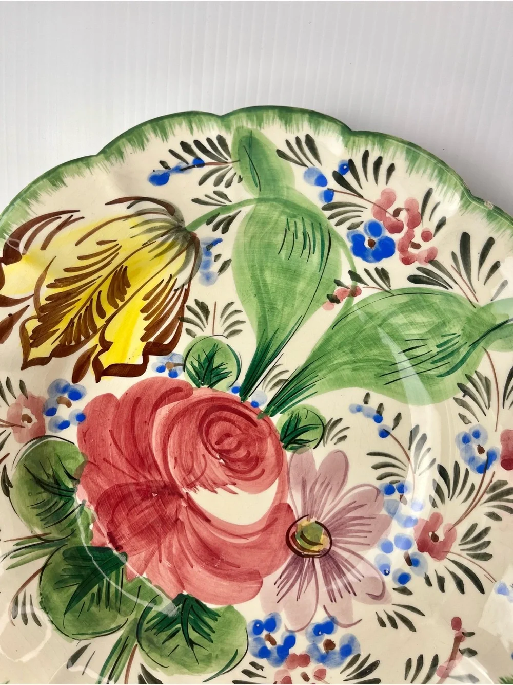 Nove Rose Hand Painted Italian Majolica Serving Bowl 11.5”